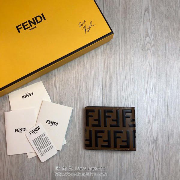 FENDI短夾錢包 19年春夏季最新手包 小摔牛皮 芬迪對折錢包  fdz2146